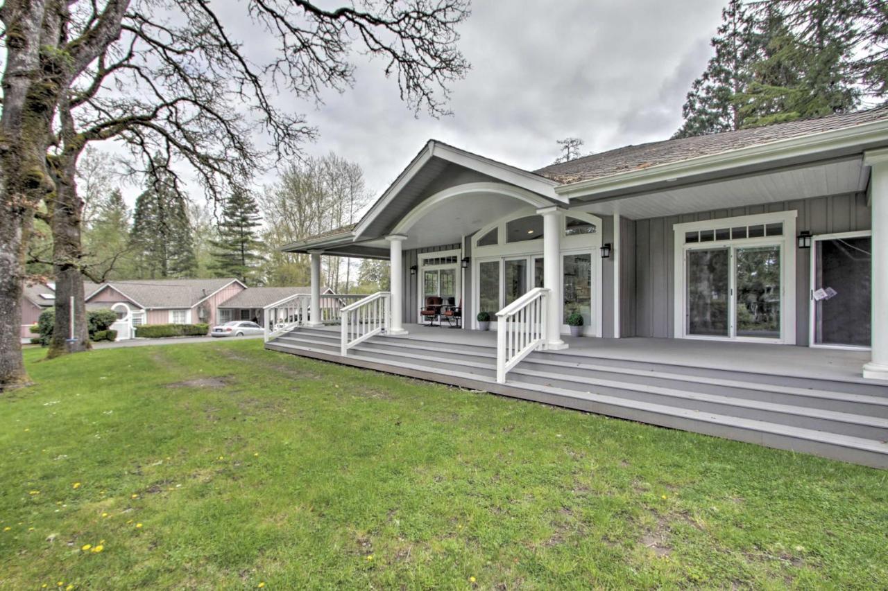Contemporary Tacoma Cottage With Deck And Pond! Exterior photo